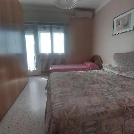 Frontespiaggia * 切尔维亚